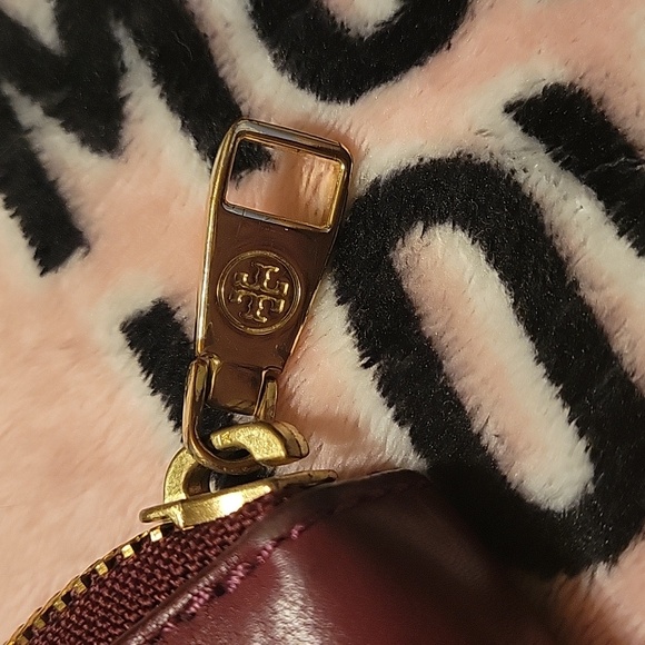 Tory Burch zip around wallet - Picture 6 of 6